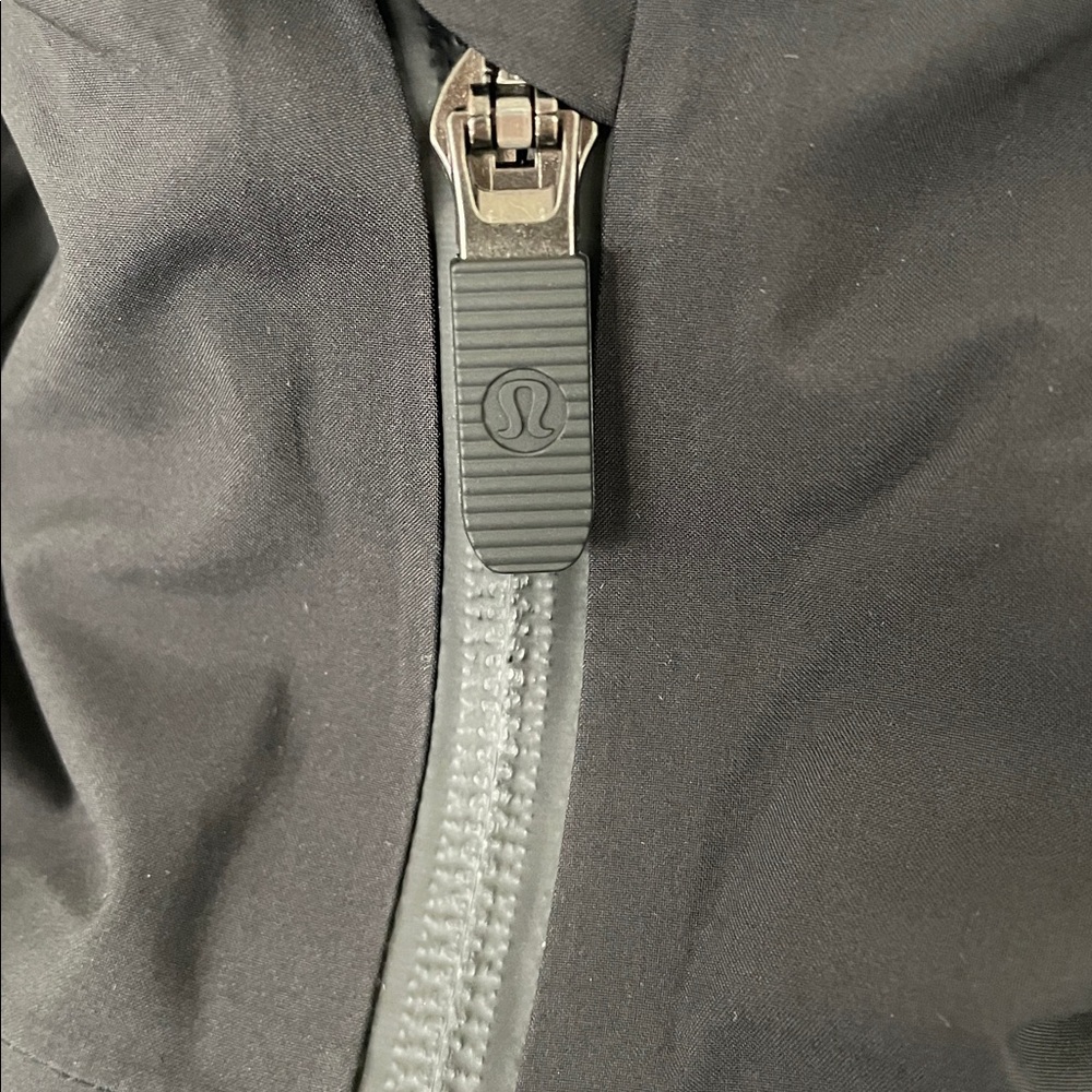 Lululemon break a trail jacket - Picture 3 of 8
